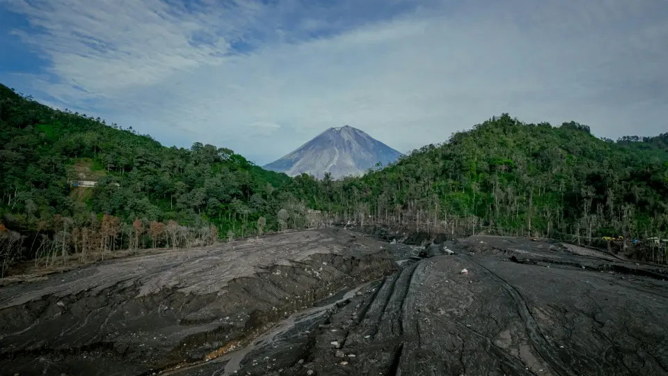 Volcanoes National Park image 2